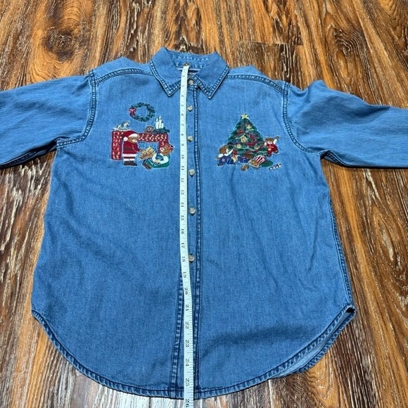 Vintage Women's M Christmas Embroidered Denim Chambray Shirt Top Bears Tree Med - Picture 5 of 7